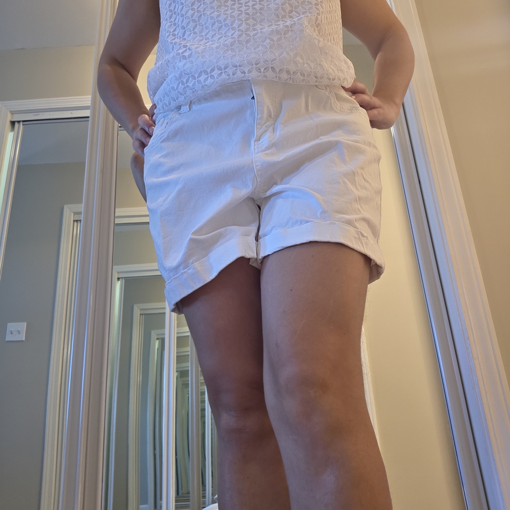Vince Women's Cream Shorts